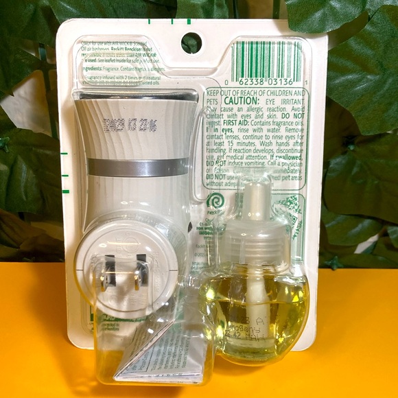 NWT Air Wick White Sage & Mahogany Most Advanced Plug-In 1 Warmer and 1 Refill - Picture 2 of 2